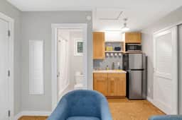 College Cottage in Springhill - Image 2