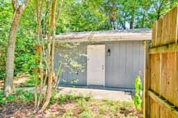 College Cottage in Springhill - Image 4