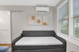 College Cottage in Springhill - Image 3