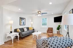 Oakleigh's Little Cottage - Image 2