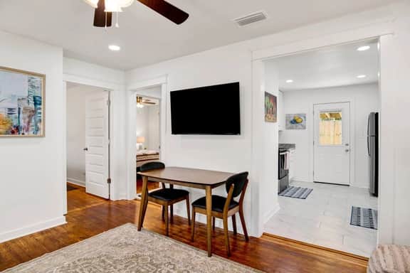 Callahan's Hideaway on Marine - Image 4