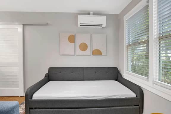 College Cottage in Springhill - Image 3