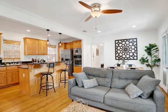 Summerville Suite in Midtown - Image 5